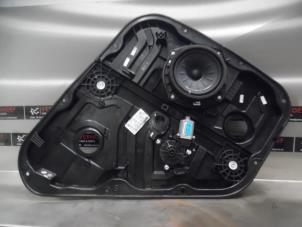 Usagé Mécanique vitre 4portes arrière gauche Hyundai Tucson (TL) 1.7 CRDi 16V 2WD Prix sur demande proposé par Verhoef Cars & Parts