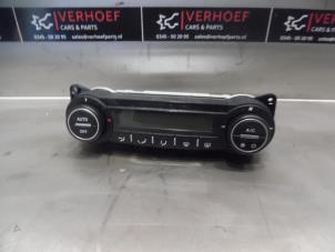 Używane Panel sterowania nagrzewnicy Kia Cee'd (EDB5) 1.6 CRDi 16V Cena na żądanie oferowane przez Verhoef Cars & Parts
