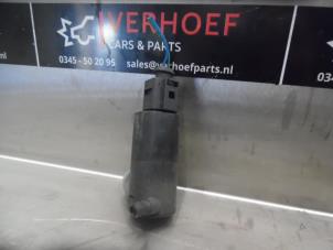 Used Windscreen washer pump Toyota Yaris II (P9) 1.0 12V VVT-i Price on request offered by Verhoef Cars & Parts