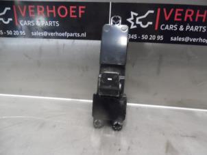 Used Electric window switch Hyundai Tucson (TL) 1.7 CRDi 16V 2WD Price on request offered by Verhoef Cars & Parts