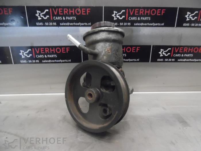 Usagé Pompe de direction Toyota Avensis Wagon (T25/B1E) 2.2 D-4D 16V D-CAT Prix € 60,00 Règlement à la marge proposé par Verhoef Cars & Parts