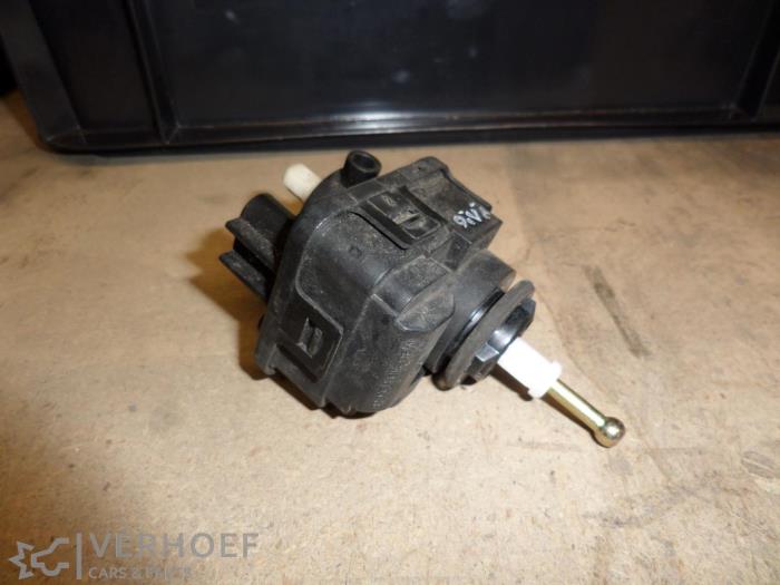 Używane Silnik reflektora Hyundai Accent II/Excel II/Pony 1.3i 12V Cena € 25,00 Procedura marży oferowane przez Verhoef Cars & Parts