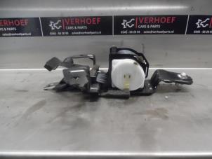 Begagnade Bakre säkerhetsbälte, mitten Mazda 6 SportBreak (GH19/GHA9) 2.0 CiDT 16V Pris € 40,00 Marginaltabell erbjuds av Verhoef Cars & Parts