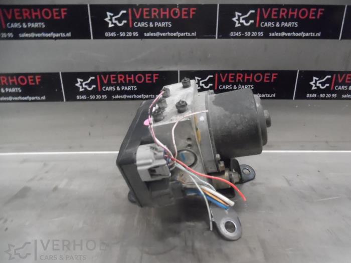 Usagé Bloc ABS Toyota Land Cruiser 90 (J9) 3.4i 24V Prix € 90,00 Règlement à la marge proposé par Verhoef Cars & Parts