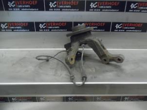 Used Knuckle, front left Renault Clio III (BR/CR) 1.4 16V Price on request offered by Verhoef Cars & Parts