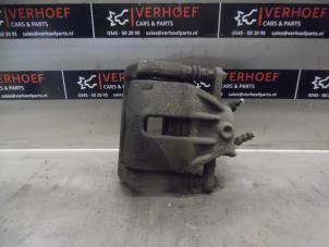 Used Front brake calliper, right Renault Clio III (BR/CR) 1.4 16V Price € 35,00 Margin scheme offered by Verhoef Cars & Parts