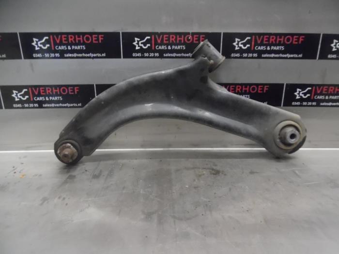 Front wishbone, left from a Renault Clio III (BR/CR) 1.4 16V 2006