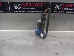 Used Windscreen washer pump Renault Clio III (BR/CR) 1.4 16V Price on request offered by Verhoef Cars & Parts