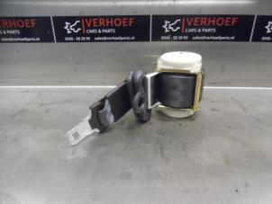 Used Rear seatbelt, centre Renault Clio III (BR/CR) 1.4 16V Price on request offered by Verhoef Cars & Parts