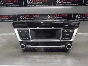 Używane Radioodtwarzacz CD Hyundai i20 (GBB) 1.2i 16V Cena € 150,00 Procedura marży oferowane przez Verhoef Cars & Parts