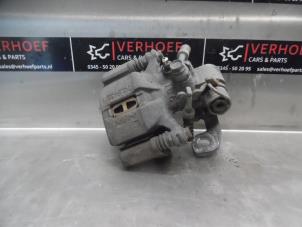 Begagnade Bakre bromsok, vänster Honda Jazz (GE6/GE8/GG/GP) 1.2 VTEC 16V Pris € 40,00 Marginaltabell erbjuds av Verhoef Cars & Parts