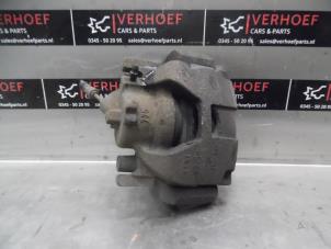 Used Front brake calliper, left Renault Laguna III (BT) 2.0 dCiF 16V 150 Price on request offered by Verhoef Cars & Parts