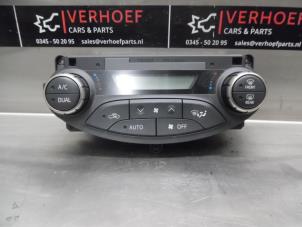 Usados Panel de control de calefacción Toyota Yaris III (P13) 1.5 16V Hybrid Precio de solicitud ofrecido por Verhoef Cars & Parts