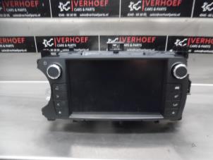 Używane Wyswietlacz jednostki multimedialnej Toyota Yaris III (P13) 1.5 16V Hybrid Cena € 300,00 Procedura marży oferowane przez Verhoef Cars & Parts
