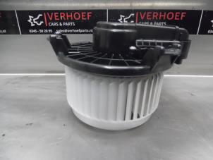 Usados Motor de ventilador de calefactor Toyota Yaris III (P13) 1.5 16V Hybrid Precio € 50,00 Norma de margen ofrecido por Verhoef Cars & Parts
