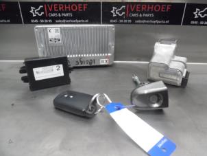 Używane Zestaw wkladek zamka (kompletny) Toyota Yaris III (P13) 1.5 16V Hybrid Cena € 200,00 Procedura marży oferowane przez Verhoef Cars & Parts