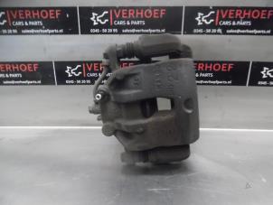 Usagé Etrier de frein avant gauche Kia Rio III (UB) 1.2 CVVT 16V Prix sur demande proposé par Verhoef Cars & Parts