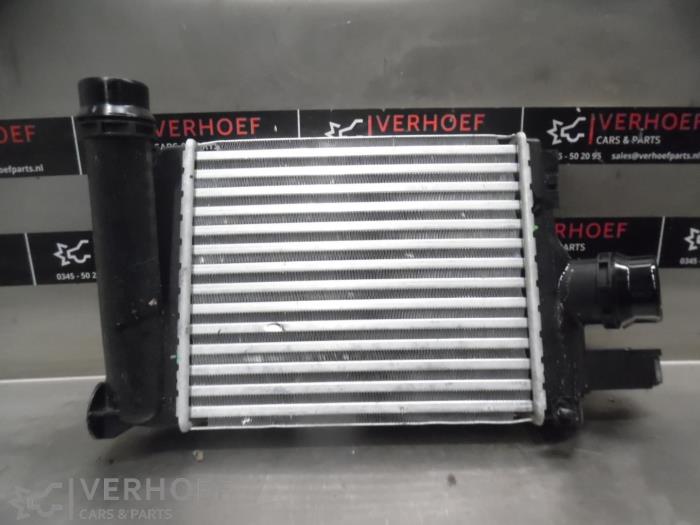 Usados Intercooler Renault Clio IV Estate/Grandtour (7R) 0.9 Energy TCE 90 12V Precio € 70,00 Norma de margen ofrecido por Verhoef Cars & Parts