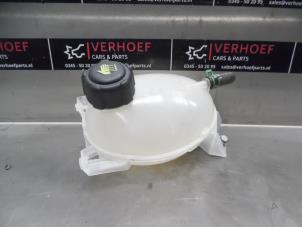 Used Expansion vessel Renault Clio IV Estate/Grandtour (7R) 0.9 Energy TCE 90 12V Price on request offered by Verhoef Cars & Parts