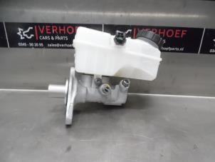 Used Master cylinder Renault Clio IV Estate/Grandtour (7R) 0.9 Energy TCE 90 12V Price on request offered by Verhoef Cars & Parts