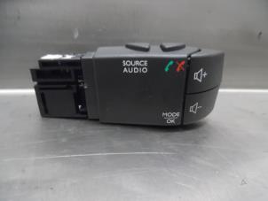 Used Steering wheel mounted radio control Renault Clio IV Estate/Grandtour (7R) 0.9 Energy TCE 90 12V Price on request offered by Verhoef Cars & Parts