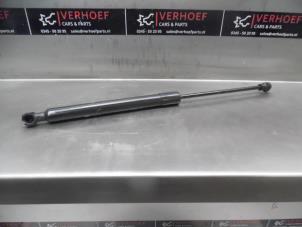 Used Rear gas strut, right Renault Clio IV Estate/Grandtour (7R) 0.9 Energy TCE 90 12V Price on request offered by Verhoef Cars & Parts