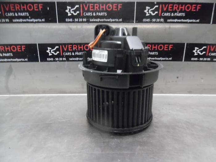Motor de ventilador de calefactor de un Toyota Aygo (B40) 1.0 12V VVT-i 2016