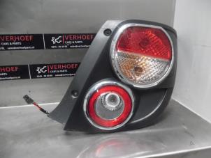 Używane Tylne swiatlo pozycyjne prawe Chevrolet Aveo 1.6 16V VVT Cena na żądanie oferowane przez Verhoef Cars & Parts