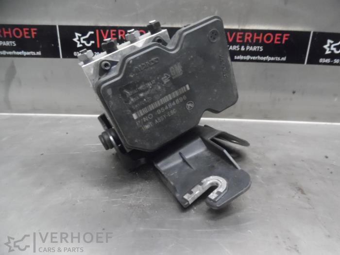 Begagnade ABS-pump Chevrolet Aveo 1.6 16V VVT Pris på förfrågan erbjuds av Verhoef Cars & Parts