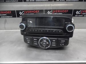 Używane Radioodtwarzacz CD Chevrolet Aveo 1.6 16V VVT Cena na żądanie oferowane przez Verhoef Cars & Parts