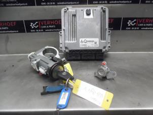 Usados Cilindro de juego de cerraduras (completo) Nissan NV 200 (M20M) 1.5 dCi 90 Precio de solicitud ofrecido por Verhoef Cars & Parts