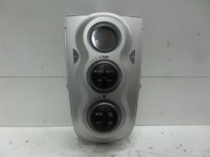 Usados Panel de control de calefacción Toyota Yaris II (P9) 1.4 D-4D Precio € 50,00 Norma de margen ofrecido por Verhoef Cars & Parts