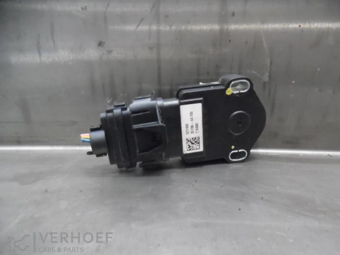 Begagnade Gaspedalsensor Kia Carens IV (RP) 1.6 GDI 16V Pris € 25,00 Marginaltabell erbjuds av Verhoef Cars & Parts