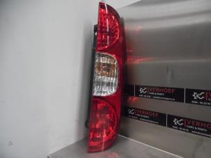 Używane Tylne swiatlo pozycyjne prawe Fiat Doblo Cargo (223) 1.3 D 16V Multijet Cena € 30,00 Procedura marży oferowane przez Verhoef Cars & Parts