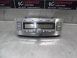 Usagé Panneau de commandes chauffage Toyota Avensis Wagon (T25/B1E) 1.8 16V VVT-i Prix sur demande proposé par Verhoef Cars & Parts