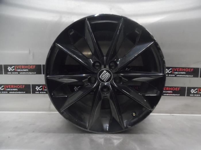 Wheel from a Seat Ibiza ST (6J8) 1.0 EcoTSI 12V 2015