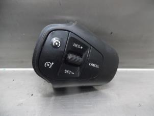 Begagnade Farthållarknapp Kia Carens IV (RP) 1.7 CRDi 16V Pris på förfrågan erbjuds av Verhoef Cars & Parts