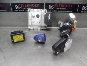 Usagé Kit serrure cylindre (complet) Kia Rio III (UB) 1.2 CVVT 16V Prix sur demande proposé par Verhoef Cars & Parts