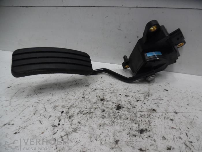 Begagnade Gaspedalsensor Renault Clio III (BR/CR) 1.2 16V 75 Pris € 40,00 Marginaltabell erbjuds av Verhoef Cars & Parts