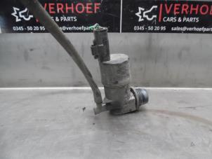 Usados Bomba de limpiaparabrisas delante Renault Kangoo Express (FW) 1.5 dCi 70 Precio de solicitud ofrecido por Verhoef Cars & Parts