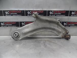Usagé Bras de suspension avant droit Renault Kangoo Express (FW) 1.5 dCi 70 Prix sur demande proposé par Verhoef Cars & Parts