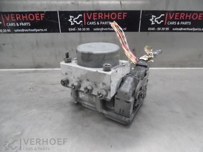 Begagnade ABS-pump Renault Kangoo Express (FW) 1.5 dCi 70 Pris € 100,00 Marginaltabell erbjuds av Verhoef Cars & Parts