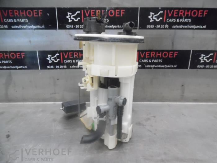 Used Petrol pump Lexus IS (E2) 200 2.0 24V Price € 75,00 Margin scheme offered by Verhoef Cars & Parts