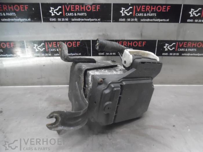 Usagé Pompe ABS Lexus IS (E2) 200 2.0 24V Prix € 125,00 Règlement à la marge proposé par Verhoef Cars & Parts