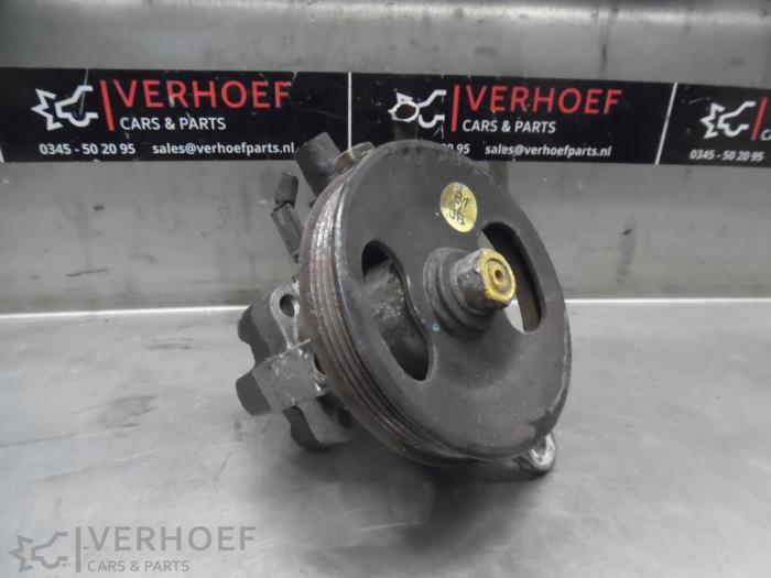 Usagé Pompe de direction Kia Carens II (FJ) 1.6i 16V Prix sur demande proposé par Verhoef Cars & Parts