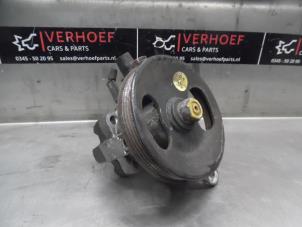 Used Power steering pump Kia Carens II (FJ) 1.6i 16V Price on request offered by Verhoef Cars & Parts