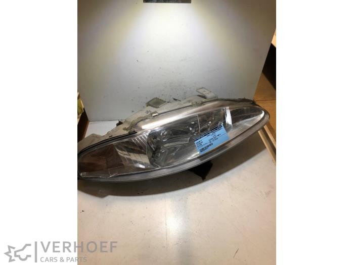 Używane Reflektor prawy Mitsubishi Eclipse (D3) Cena € 75,00 Procedura marży oferowane przez Verhoef Cars & Parts