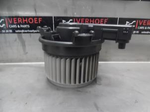 Usados Motor de ventilador de calefactor Toyota Hilux VI 2.4 D4D-F 16V 4x4 Precio € 121,00 IVA incluido ofrecido por Verhoef Cars & Parts