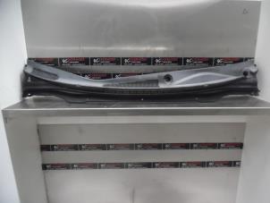 Used Cowl top grille Hyundai i30 (FD) 1.4 CVVT 16V Price on request offered by Verhoef Cars & Parts