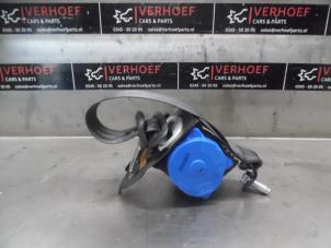 Used Rear seatbelt, centre Chevrolet Epica 2.0 D 16V Price on request offered by Verhoef Cars & Parts